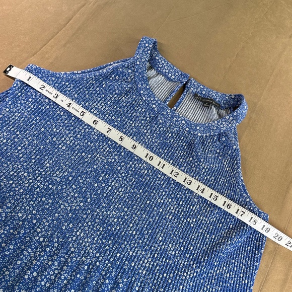 Adrianna Papell Blue Floral Sleeveless Blouse - Picture 4 of 7